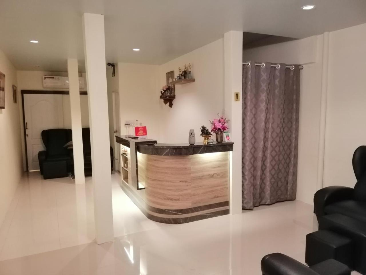 曼谷 The Baan Nathong旅舍 外观 照片