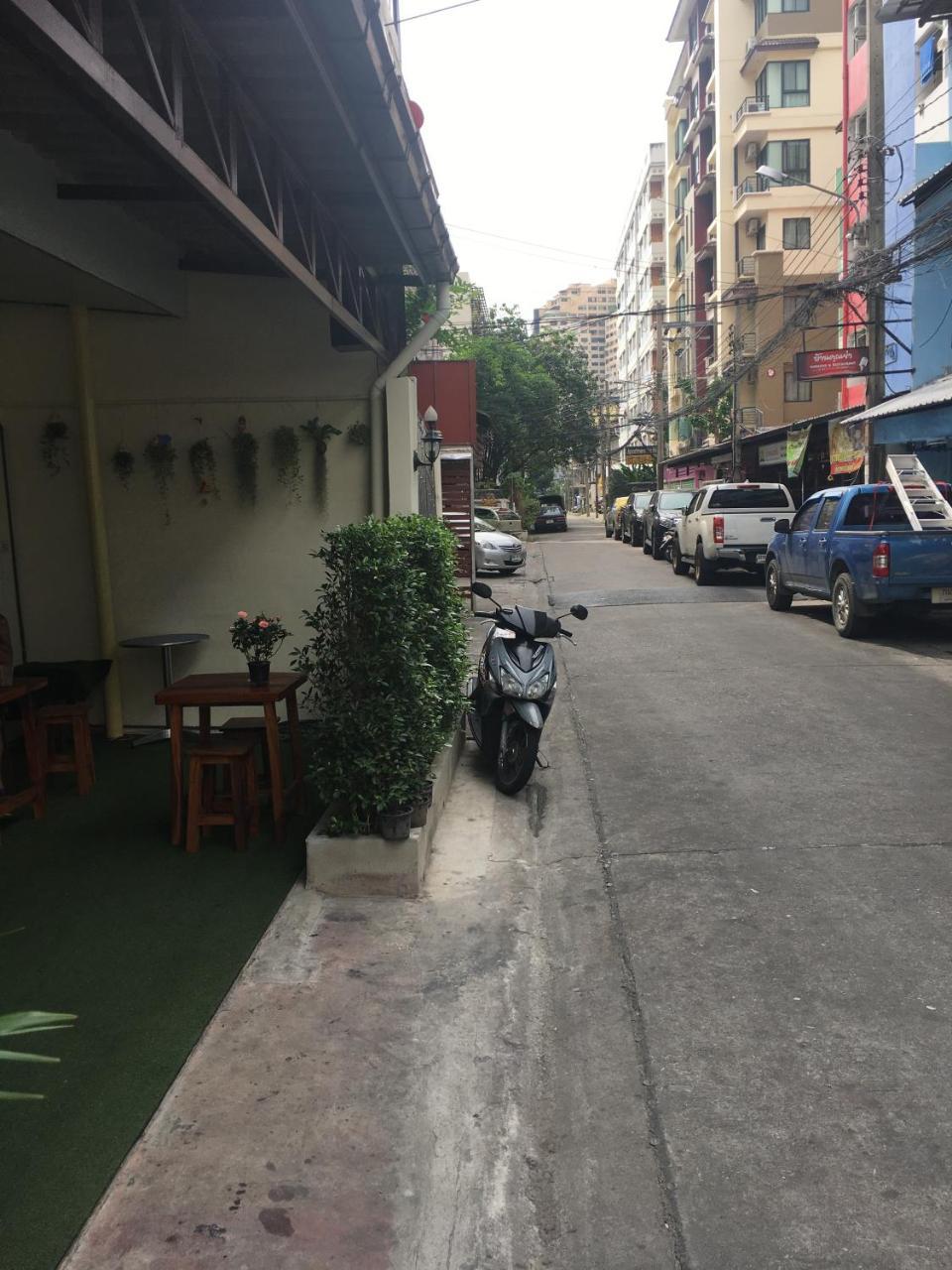 曼谷 The Baan Nathong旅舍 外观 照片