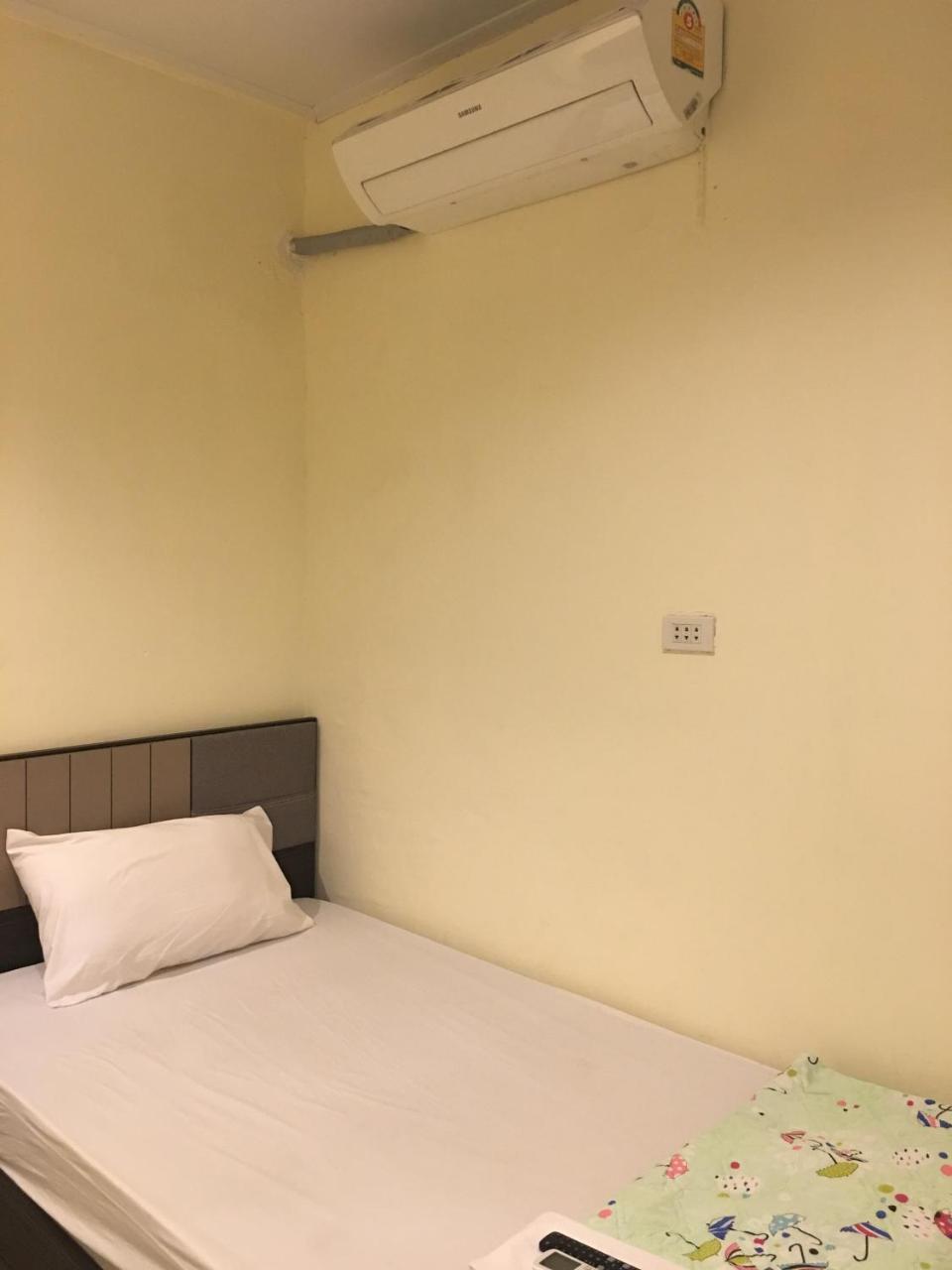 曼谷 The Baan Nathong旅舍 外观 照片