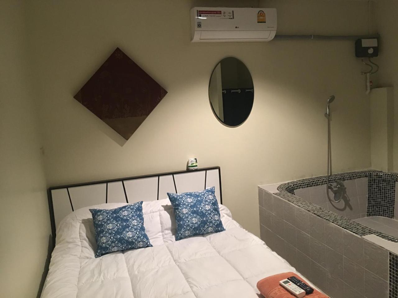 曼谷 The Baan Nathong旅舍 外观 照片