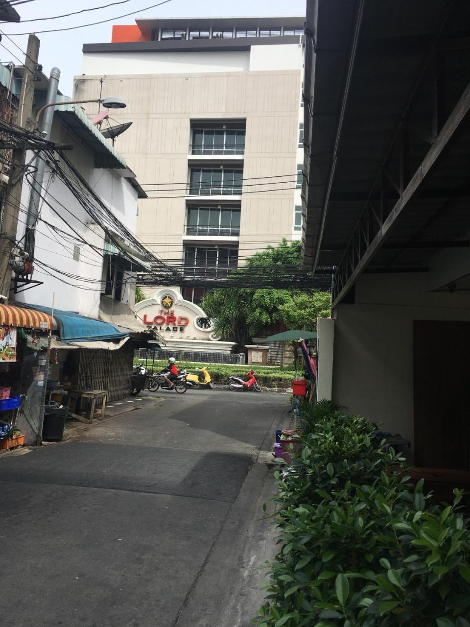 曼谷 The Baan Nathong旅舍 外观 照片
