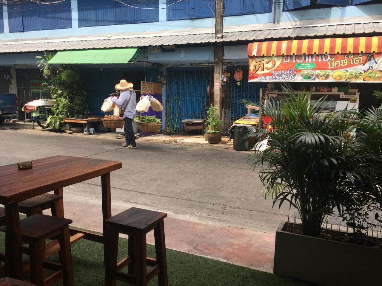 曼谷 The Baan Nathong旅舍 外观 照片