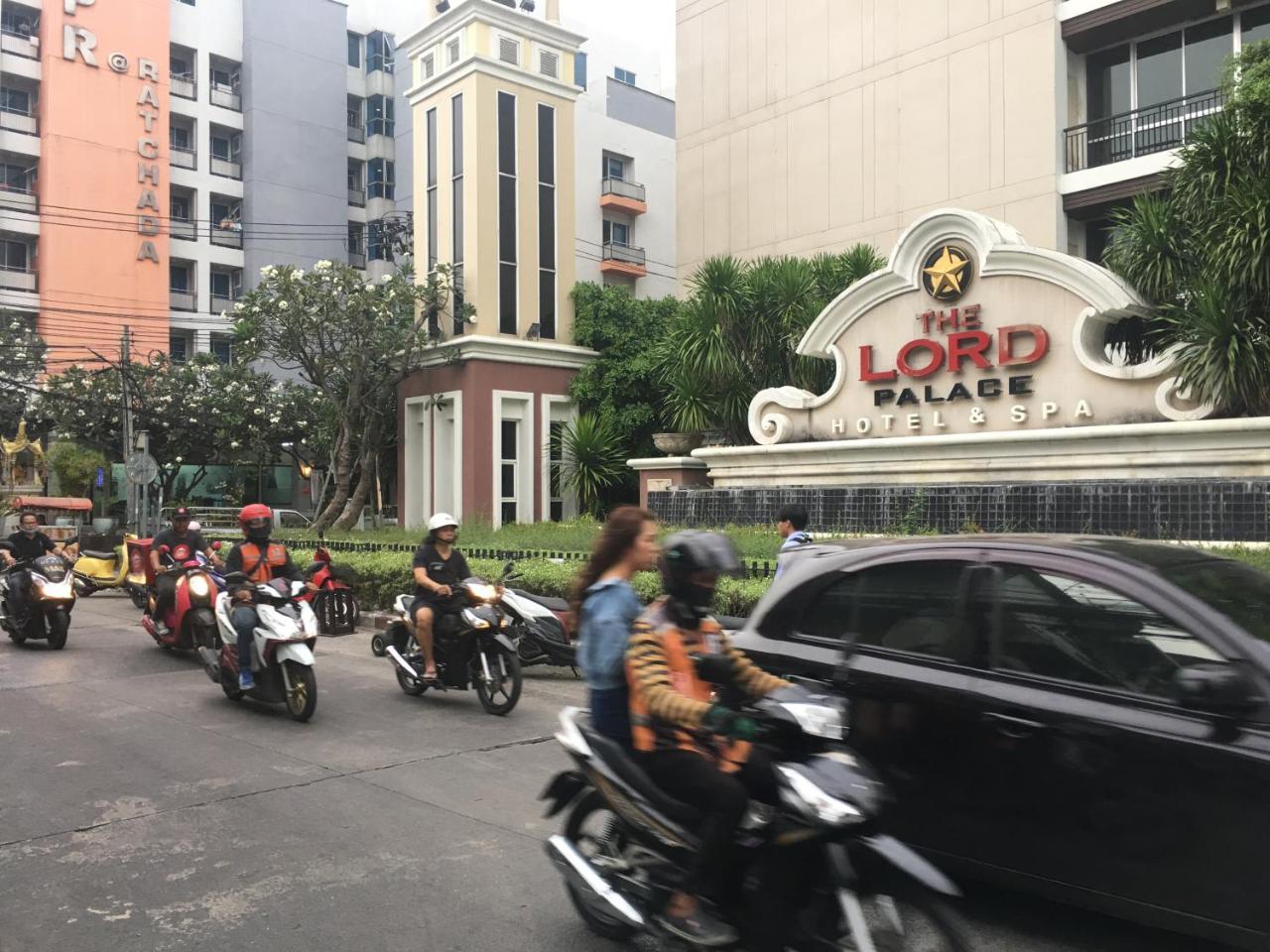 曼谷 The Baan Nathong旅舍 外观 照片